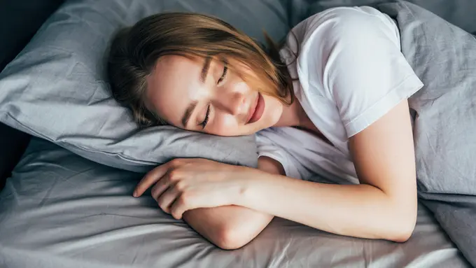 Ilustrasi tidur yang cukup/freepik.com/diana.grytsku