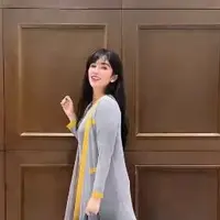 Ussy Sulistiawaty awet muda dengan model rambul berponi (Instagram/ussypratama)