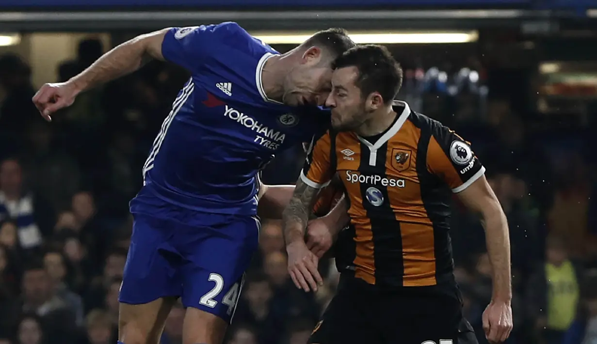7. Ryan Mason (Hull) - Cedera retak tulang tengkorak saat melawan Chelsea yang membuatnya harus pensiun dini. (AFP/Adrian Dennis)