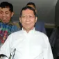 Mantan Direktur PT Pelindo, RJ Lino berjalan keluar Bareskrim Mabes Polri usai menjalani pemeriksaan, Jakarta, Rabu (6/1/2016). Lino diperiksa sebagai saksi pada kasus dugaan korupsi pengadaan 10 unit mobile crane di Pelindo II (Liputan6.com/Helmi Afandi)