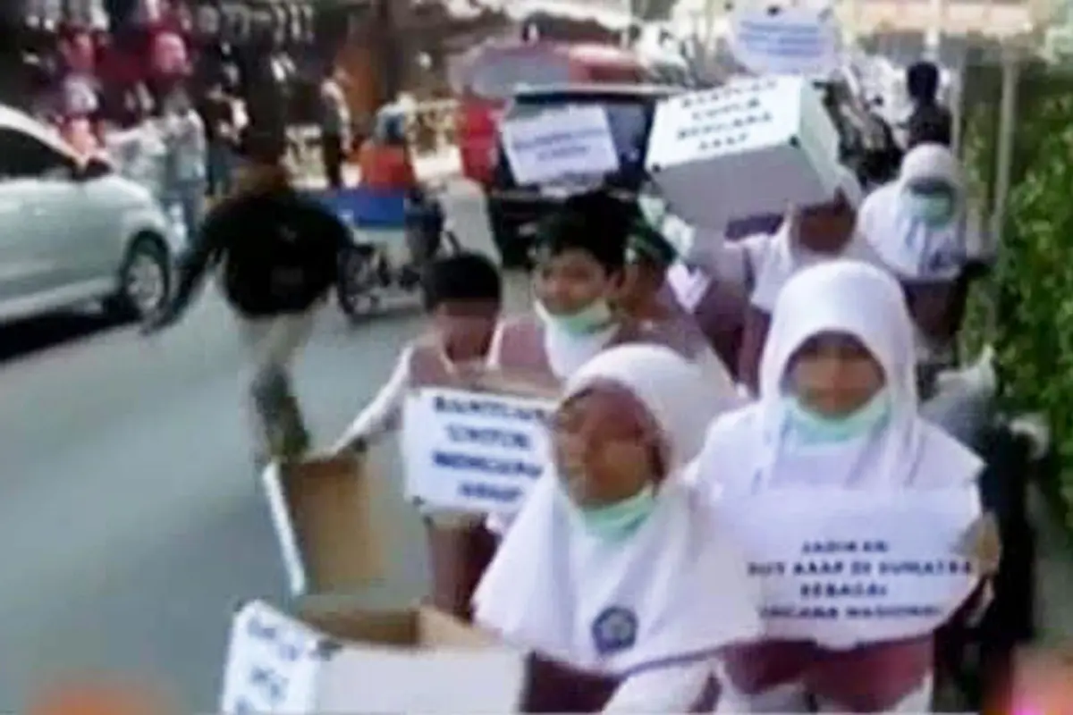 Siswa SD Berunjuk Rasa Melawan Asap