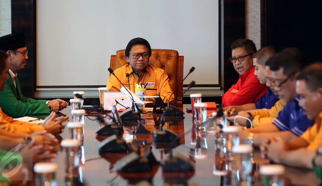 Partai-partai pendukung pasangan Basuki Tjahaja Purnama (Ahok) dan Djarot Saiful Hidayat menggelar pertemuan di Jakarta, Selasa (7/3). Pertemuan dilakukan untuk konsolidasi persiapan putaran kedua pilgub DKI Jakarta. (Liputan6.com/Johan Tallo)