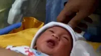 Menantu Jokowi, Selvi Ananda melahirkan bayi laki-laki pada Kamis pagi 10 Maret, dengan berat 3,09 kg dan panjang 48,5 centimeter.