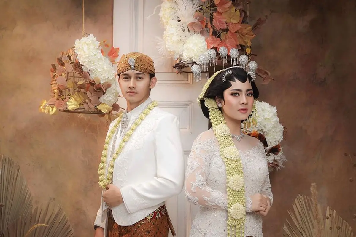 Pakai Adat Jawa, Ini 6 Potret Prewedding Caesar Hito dan Felicya Angelista