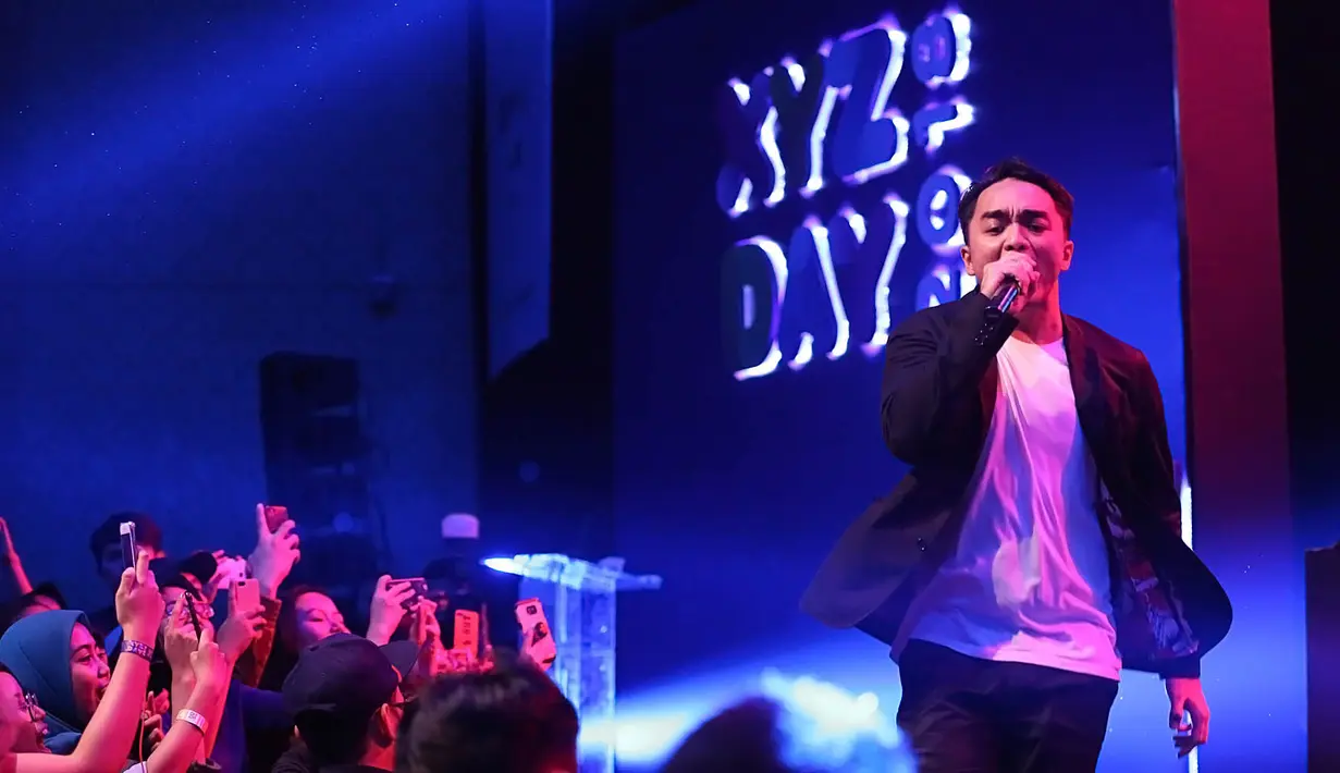 Ia pun sukses mengolah musik yang membuat para penonton menjadi sangat bergairah. (Bambang E. Ros/Bintang.com)