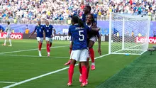 Pemain Prancis Bradley Barcola (tengah) merayakan gol bersama Jules Kounde (5) dan Ousmane Dembele dalam laga babak 32 besar Piala Dunia 2026 antara Prancis vs Swedia di East Rutherford, New Jersey, dekat New York, Selasa, 30 Juni 2026. (AP Photo/Frank Franklin II)