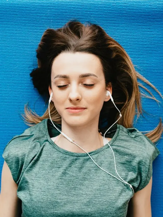 Ketiduran saat Menggunakan Headset