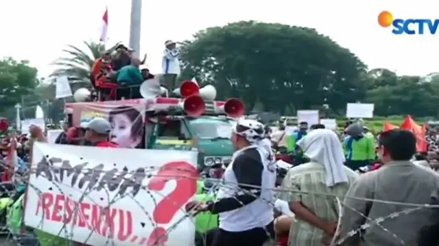 Mereka menuntut Presiden Jokowi evaluasi kinerja Menteri Kelautan dan Perikanan Susi Pudjiastuti.