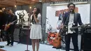 Grup musik yang digawangi oleh Jacklinne Rosy (Vocal), Ronny (Bass) dan Edwin (Gitar) telah siap ramaikan industri musik tanah air dengan peluncuran album terbaru mereka. (Deki Prayoga/Bintang.com)