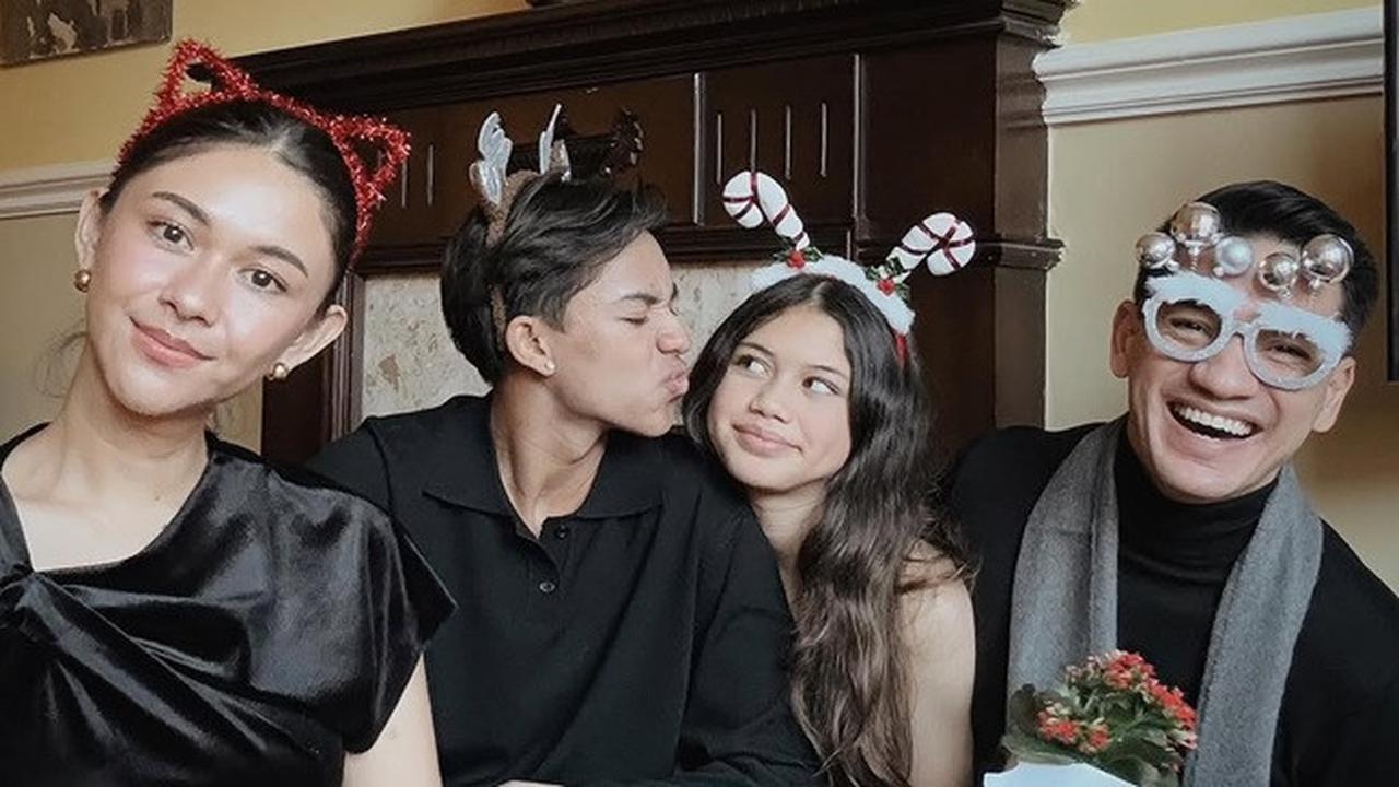 Perayaan Natal Keluarga Andrew White dan Nana Mirdad