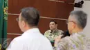 Mantan Direktur PT Bursa Berjangka Jakarta Mochammad Bihar Sakti Wibowo (tengah) menjalani sidang lanjutan terkait kasus penyuapan kepada Kepala Bappeti Syahrul Raja Sempurnajaya, di Pengadilan Tipikor, Jakarta, Senin (6/7). (Liputan6.com/Helmi Afandi)