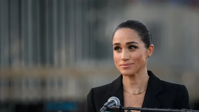 Meghan Markle Berbusana Serba Hitam, Bawa Pesan Bahaya Perundungan Online