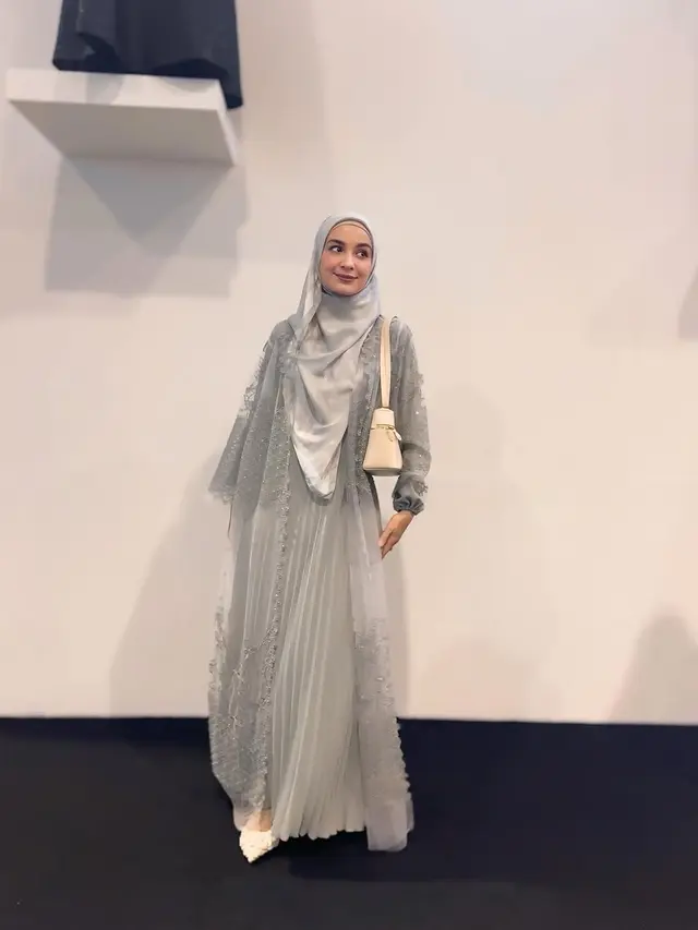 Abu-abu Plisket dan Outer Tule