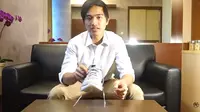 Kaesang membuat video review sepatu sneaker Jokowi. (Doc: YouTube)