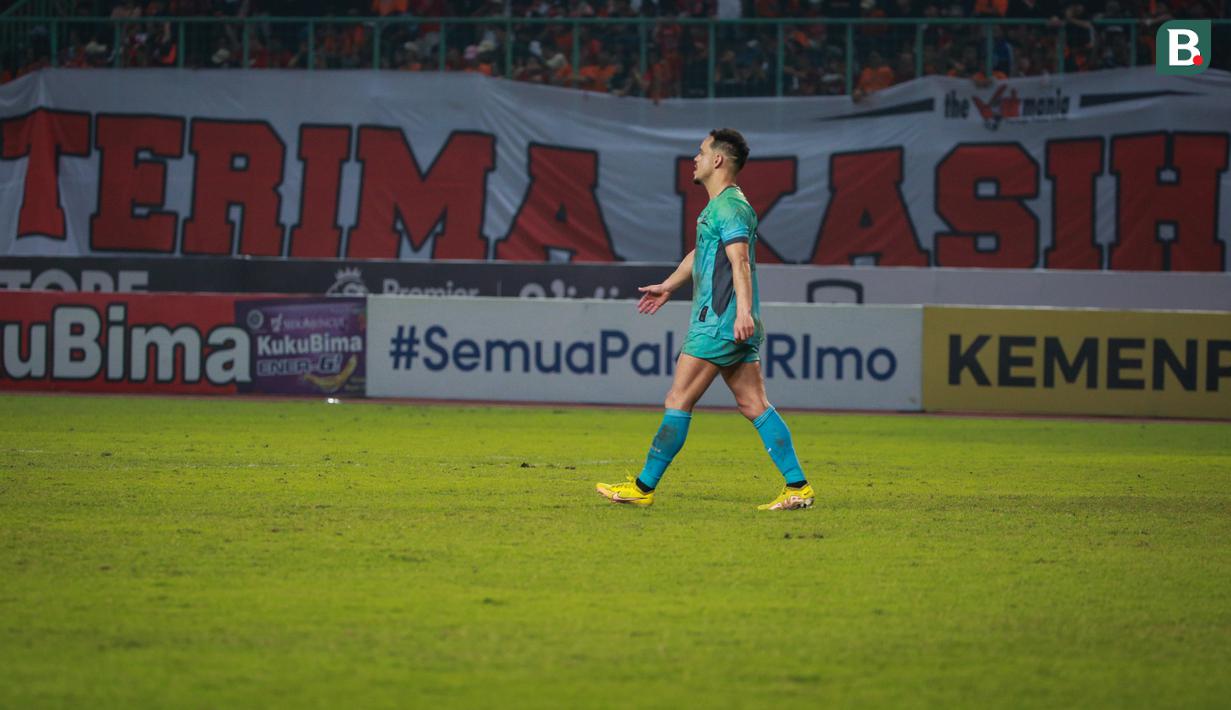 Wasit beralasan tidak mengesahkan gol itu karena sudah melebihi tambahan waktu yang diberikan, yaitu tiga menit. (Bola.com/Bagaskara Lazuardi)