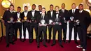 (Dari kiri) Para pemenang tim terbaik Liga Primer Inggris, Declan Rice, Ollie Watkins, David Raya, William Saliba, Gabriel, Phil Foden, Rodri, Martin Odegaard, Virgil van Dijk, Erling Haaland, dan Kyle Walker berpose dengan trofi mereka saat PFA Awards 2024 di Opera House Manchester, Inggris, Selasa (20/8/2024). (Peter Byrne/PA via AP)