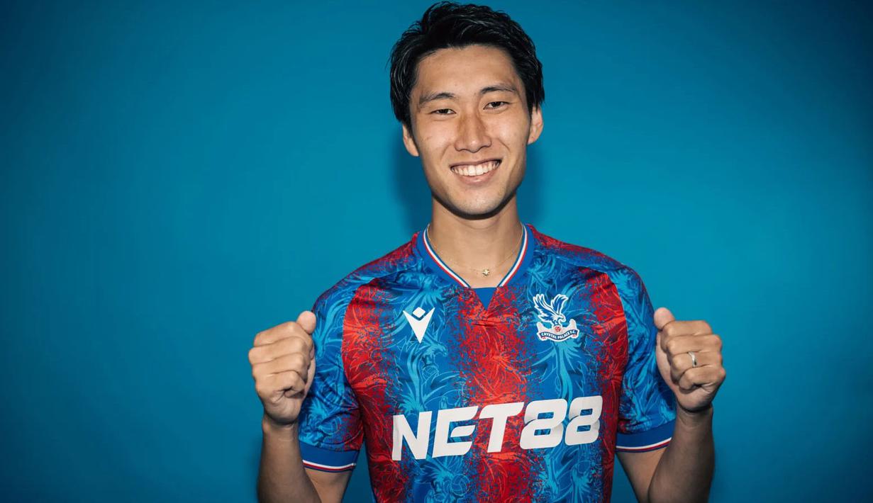 Gelandang serang berusia 28 tahun, Daichi Kamada baru saja didatangkan Crystal Palace dari Lazio pada awal musim 2024/2025 dengan status bebas transfer. The Eagles mengikatnya selama dua tahun hingga ahir musim 2025/2026. (cpfc.co.uk)