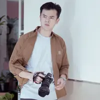 Mendalami dunia fotografi, ternyata Dion Wiyoko miliki perspektif yang ingin dibagi. (Daniel Kampua/Fimela.com)