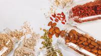 Ilustrasi camilan tinggi protein dan nutrisi (Photo by Maddi Bazzocco on Unsplash)