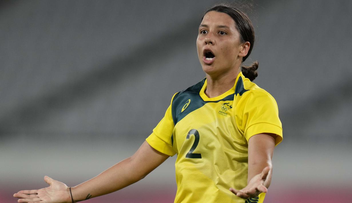 Sam Kerr merupakan pemain yang menawan dan pemain paling berbahaya yang saat ini dimiliki Australia dan juga Chelsea. Satu gol yang ia ciptakan ke gawang New Zealand pada babak penyisihan sepak bola wanita Grup G membuktikan kualitas dirinya di ajang Olimpiade 2020. (Foto: AP/Ricardo Mazalan)