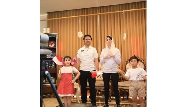 7 Potret Kebersamaan Arumi Bachsin dan Keluarga Kecilnya yang Jarang Tersorot