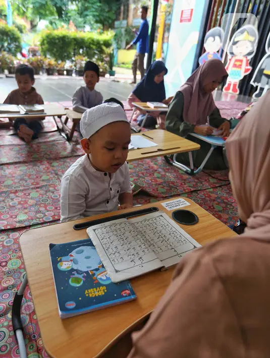Sekaligus meningkatkan ibadah di bulan Ramadan. (Liputan6.com/Angga Yuniar)