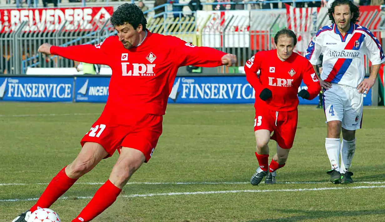 Dario Hubner. Striker Jerman yang telah pensiun bersama Cavenago pada Januari 2011 ini pernah menjadi top skor Liga Italia pada musim pertamanya membela Piacenza pada 2001/2002 saat usianya menginjak 35 tahun. Total ia mencetak 24 gol pada musim tersebut. (twitter/footballitalia)