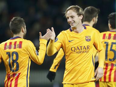Barcelona menundukkan tuan rumah  BATE Borisov 2-0 dalam laga lanjutan grup E Liga Champions di Borisov Arena, Rusia, Rabu (21/10/2015) dini hari WIB. Dua gol Barcelona diborong Ivan Rakitic. (Reuters/Vasily Fedosenko)