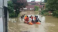 Tim SAR Gabungan evakuasi warga korban banjir