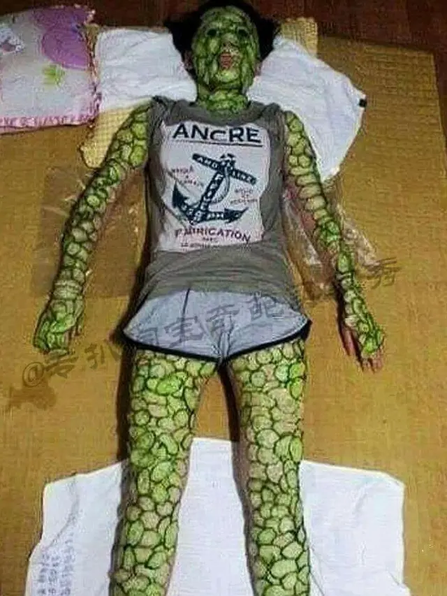 Aksi Kocak Saat Pakai Masker Bikin Gagal Paham