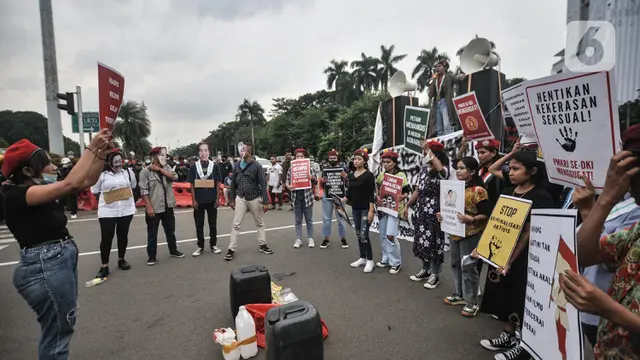 Aksi Mahasiswi Demo Tuntut Mafia Minyak Goreng