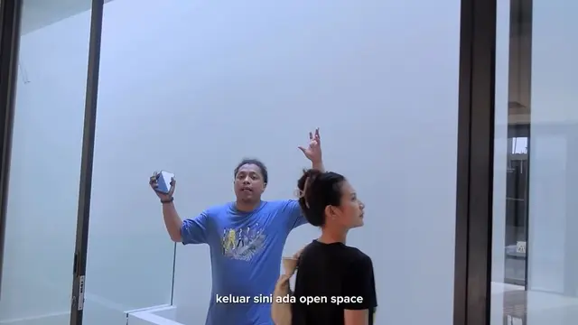 Tinggal Diisi Perabot, Ini 8 Potret Indah Permatasari Tengok Progres Rumah Baru
