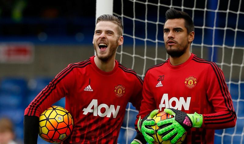 Sergio Romero bersaing dengan David de Gea sebagai kiper utama MU. (AFP/Ian Kington)