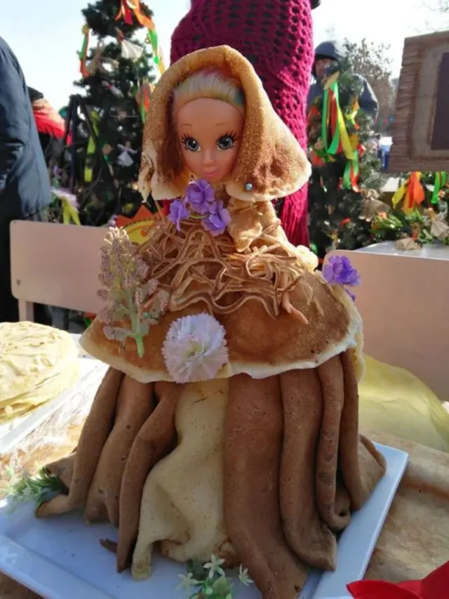 Unik, Ini 6 Potret Baju Boneka yang Terbuat dari Makanan
