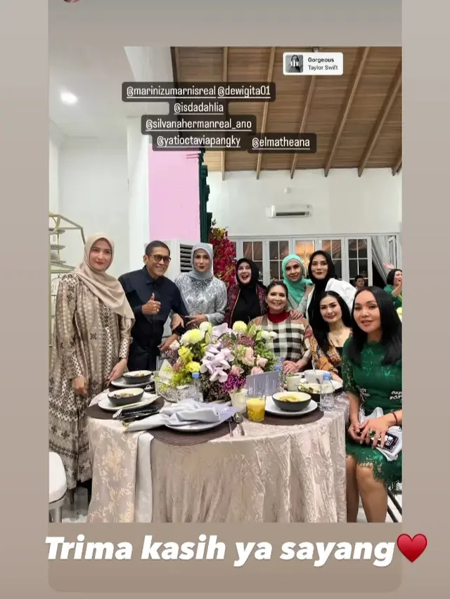 Marini Zumarnis dan Denny Wardhana rayakan wedding anniversary ke-25 (Foto: Instagram marinizumarnisreal)