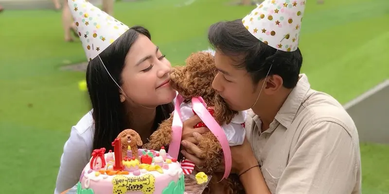 FOTO: Momen Keseruan Ulang Tahun Yeppo, Anjing Kesayangan Feli dan Hito