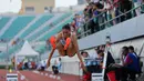 Maria Natalia Londa memastikan meraih medali perunggu lompat jauh putri SEA Games 2025. Tampak dalam foto, atlet Indonesia, Maria Natalia Londa, saat melakukan lompatan di final lompat jauh putri SEA Games 2025 di Suphachalasai National Stadium, Pathum Wan, Bangkok, Thailand, Selasa (16/12/2025). (Bola.com/Bagaskara Lazuardi)