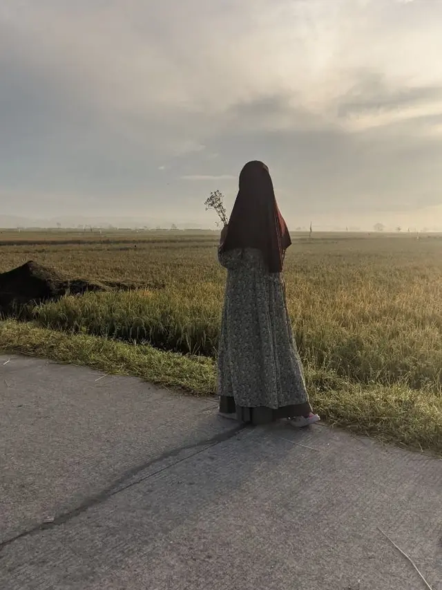 Wanita Ini Minta Fotonya Diedit Dramatis, 8 Hasilnya Bikin Geleng Kepala