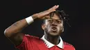 Fred. Gelandang tengah Brasil berusia 29 tahun yang telah membela Manchester United sejak awal musim 2018/2019 setelah didatangkan dari Shakhtar Donetsk ini memang telah kehilangan posisinya sejak kedatangan Christian Eriksen dan Casemiro pada awal musim 2022/2023. Namun tenaganya masih dibutuhkan Erik ten Hag sebagai pelapis jika keduanya mengalami cedera. Apalagi Fred kini juga tengah diincar PSG, sehingga dengan memberinya perpanjangan kontrak akan menjadi langkah tepat jika tak mau kehilangan Fred secara gratis. (AFP/Oli Scarff)
