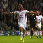 Pemain depan Milton Keynes Dons, Will Grigg, merayakan golnya ke gawang Manchester United saat berlaga di ajang Piala Liga Inggris, di Stadion MK, London, (27/8/2014). (REUTERS/Eddie Keogh) 