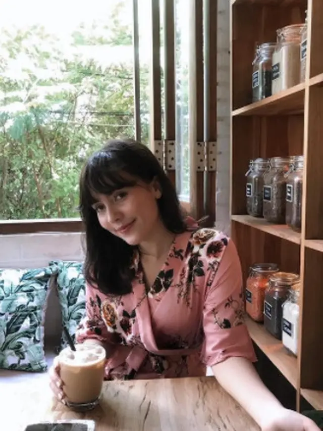 6 Potret Lidi Brugman, Artis yang Dikabarkan Istri Kedua Lucky Perdana