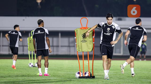 Foto: Baru Tiba di Tanah Air, Kevin Diks Langsung Geber Latihan Bersama Timnas Indonesia