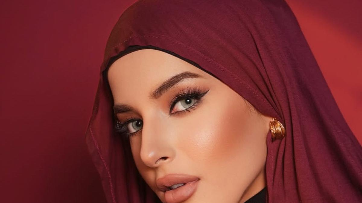 Potret Terbaru Tasya Farasya Cantik Dibalut Kerudung Maroon