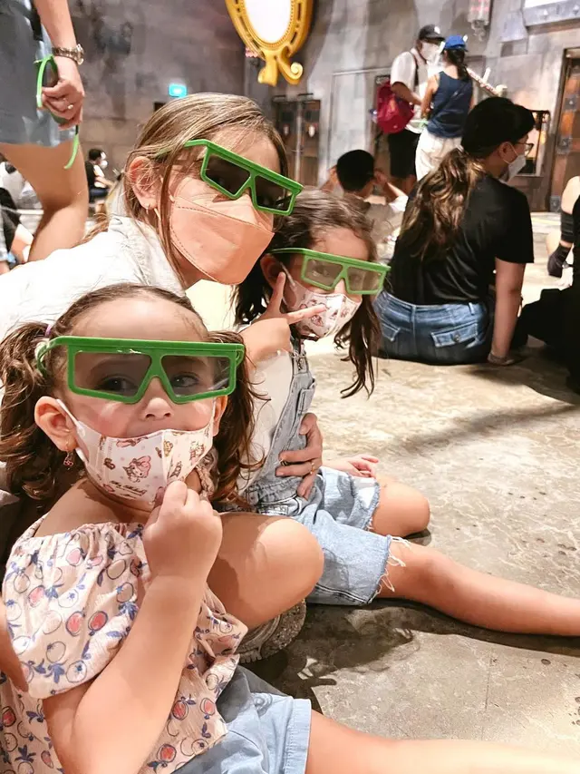 Sedang Hamil Anak Ketiga, Ini 6 Potret Liburan Yasmine Wildblood di Singapura