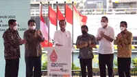 Presiden Joko Widodo (Jokowi) melepas peluncuran ekspor perdana Smelter Grade Alumina (SGA) di Kawasan Ekonomi Khusus (KEK) di Galang Batang, Bintan, Kepulauan Riau.