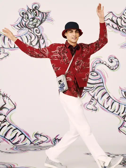 Terinspirasi dari shio tahun ini, yakni macan air, koleksi ini menawarkan intepretasi asli dengan koleksi berenergi yang menyenangkan.