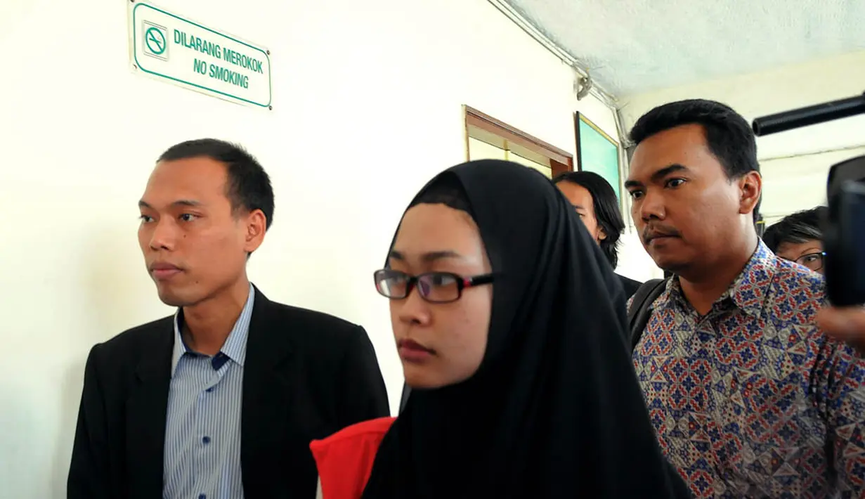 Terdakwa kasus pembunuhan Ade Sara, Assyifa Ramadhani saat akan memasuki ruang sidang di Pengadilan Negeri Jakarta Pusat, (16/9/14). (Liputan6.com/Faisal R Syam)