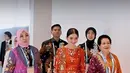 Kebaya rancangan Mel Ahyar ini berhasil mengelevansi keindahan wastra.  (Foto: Instagram/ Selvi Ananda)