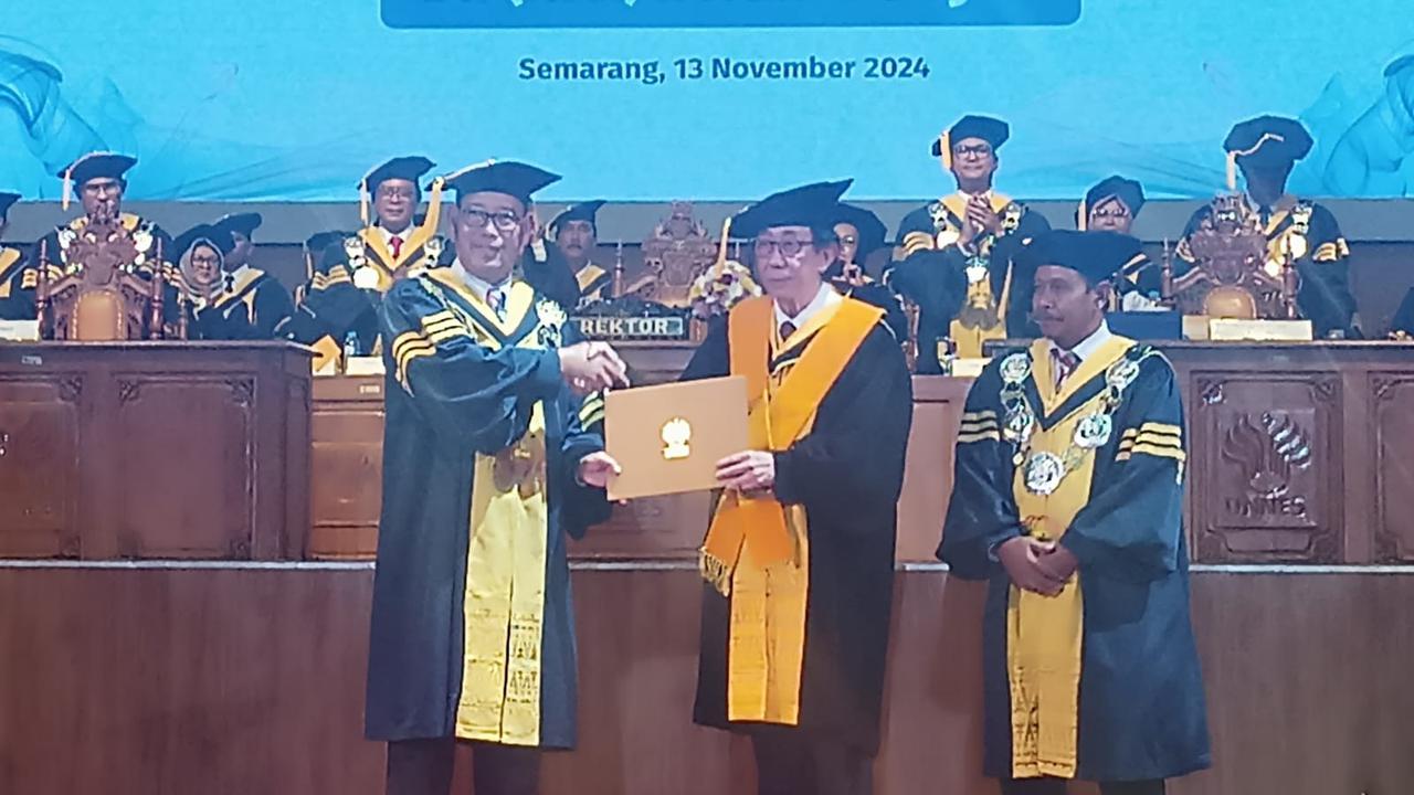 Dorong Inovasi Industri Herbal di Jawa Tengah, Irwan Hidayat Terima Gelar Doktor dari UNNES