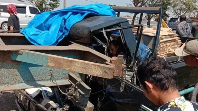 Kecelakaan maut terjadi di Pantura Subang. Dua orang tewas. (Foto: Liputan6.com/Abramena)